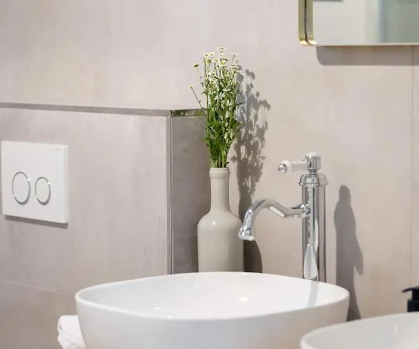 City Central Apartment *